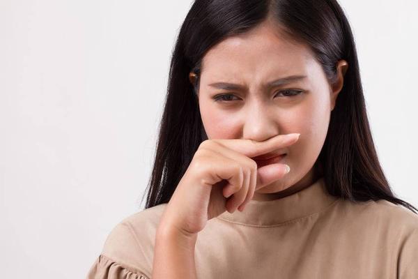 患有鼻炎后，容易引起鼻塞，推荐4个方法，或能帮你缓解