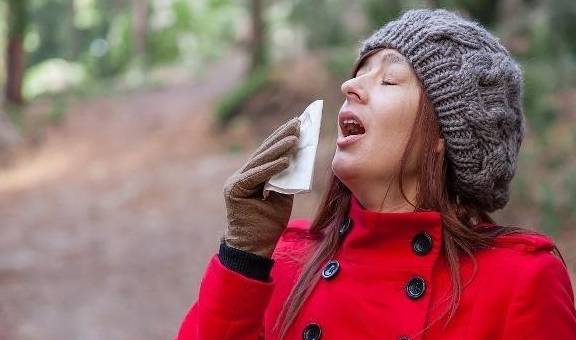 一把鼻涕一把泪，春季过敏性鼻炎咋应对？