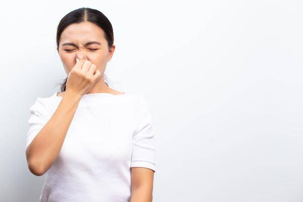 鼻炎诱发鼻塞、打喷嚏怎么办？提醒：教你3招可快速缓解症状